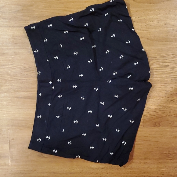 Womens Loft Shorts. Size 14.  Navy with White Embroidered Anchors. - Picture 2 of 3